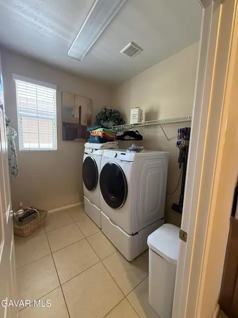 39446 11th St, Palmdale, CA 93551