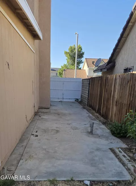 Exterior - 1902 Simsburry St, Palmdale, CA 93550 photo 6 of 6