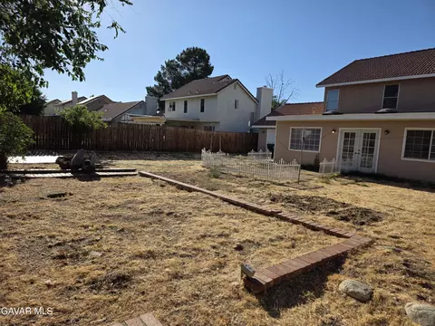 Exterior - 1902 Simsburry St, Palmdale, CA 93550 photo 4 of 6