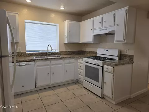 Kitchen - 1902 Simsburry St, Palmdale, CA 93550 photo 1 of 2