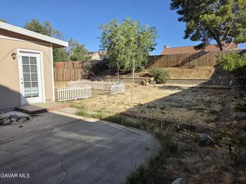 Exterior - 1902 Simsburry St, Palmdale, CA 93550 photo 2 of 6