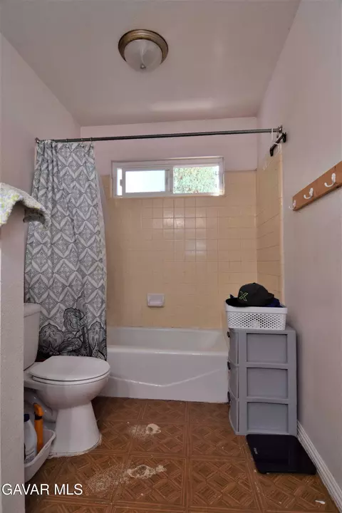 Bath - 2905 E Avenue R11, Palmdale, CA 93550 photo 2 of 3