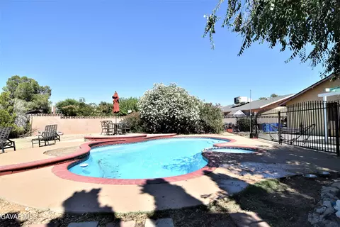 Exterior - 2905 E Avenue R11, Palmdale, CA 93550 photo 10 of 10