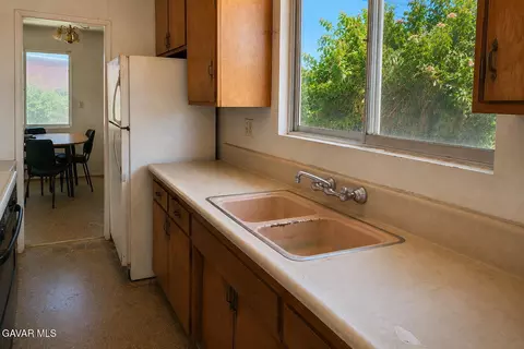 Kitchen - 45339 Raysack Ave, Lancaster, CA 93535 photo 1 of 2