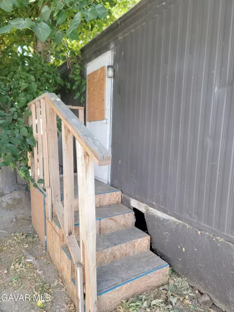 Exterior - 45541 E 30th St #7, Lancaster, CA 93535 photo 4 of 5