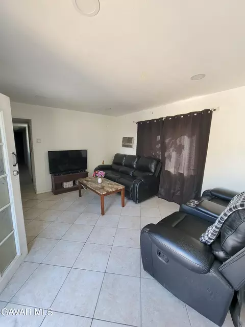 Living - 45541 E 30th St #7, Lancaster, CA 93535 photo 1 of 1