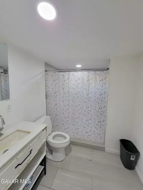 Bath - 45541 E 30th St #7, Lancaster, CA 93535 photo 1 of 3