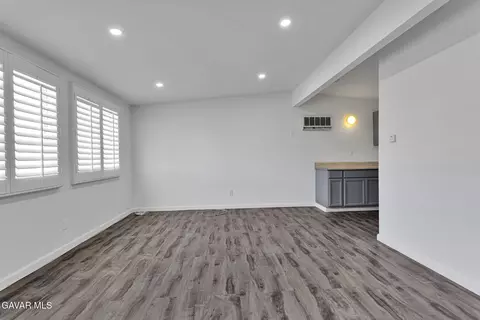 Living - 16396 Yucca St, Hesperia, CA 92345 photo 5 of 5