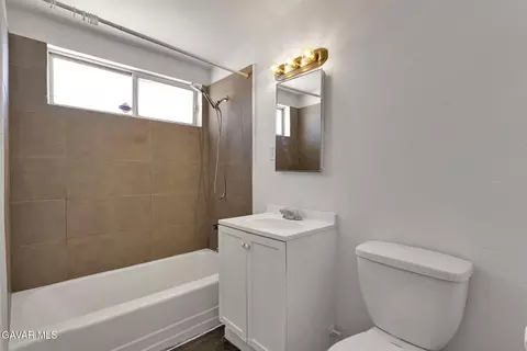 Bath - 16396 Yucca St, Hesperia, CA 92345 photo 1 of 2