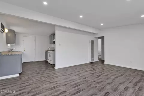 Living - 16396 Yucca St, Hesperia, CA 92345 photo 2 of 5