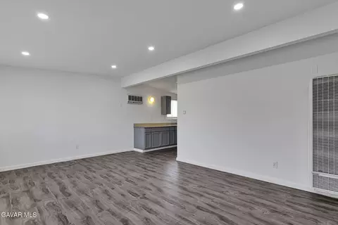 Living - 16396 Yucca St, Hesperia, CA 92345 photo 3 of 5