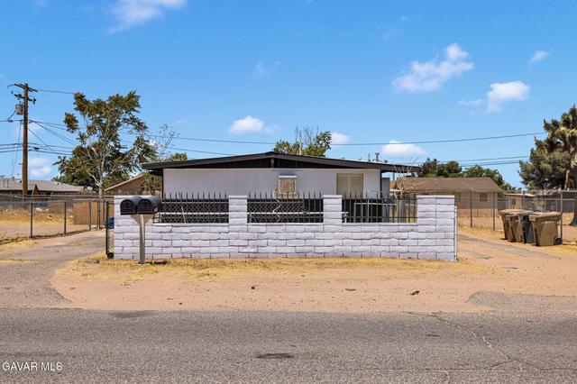 16396 Yucca St, Hesperia, CA 92345