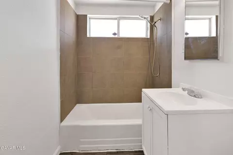 Bath - 16396 Yucca St, Hesperia, CA 92345 photo 2 of 2