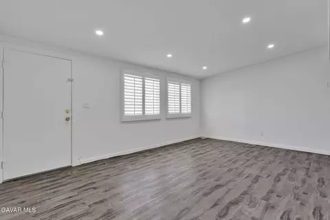Living - 16396 Yucca St, Hesperia, CA 92345 photo 4 of 5