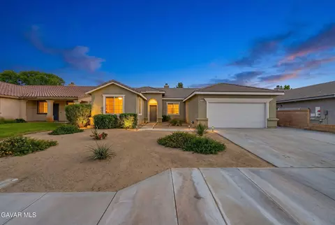 6304 Starview Dr, Lancaster, CA 93536 photo 2