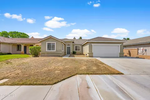 6304 Starview Dr, Lancaster, CA 93536 photo 1
