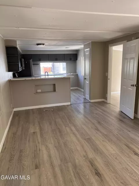 Living - 1301 E Avenue I #SPC 337, Lancaster, CA 93535 photo 4 of 5