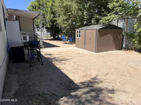 Exterior - 1301 E Avenue I #SPC 337, Lancaster, CA 93535 photo 2 of 4
