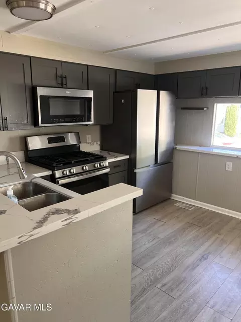 Kitchen - 1301 E Avenue I #SPC 337, Lancaster, CA 93535 photo 3 of 4