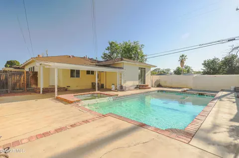 Exterior - 1441 W Jenner St, Lancaster, CA 93534 photo 7 of 9