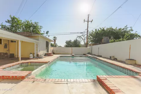 Exterior - 1441 W Jenner St, Lancaster, CA 93534 photo 6 of 9