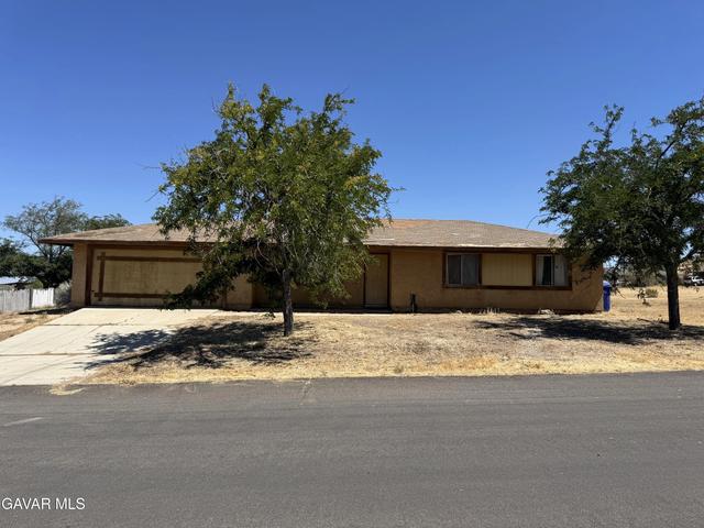 17227 Biglake Ave, Palmdale, CA 93591
