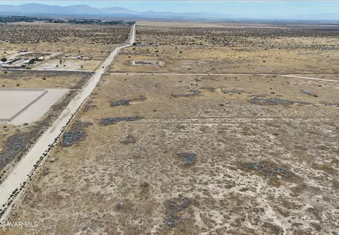E Ave Q, Palmdale, CA 93591 photo 10