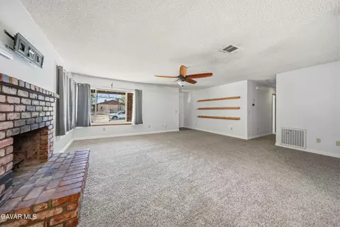 40585 154th St, Lake Los Angeles, CA 93535 photo 4