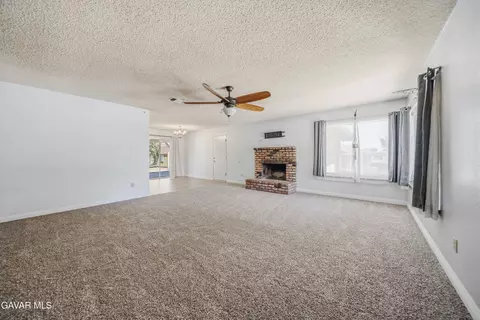 40585 154th St, Lake Los Angeles, CA 93535 photo 6