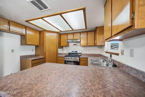 40585 154th St, Lake Los Angeles, CA 93535 photo 10