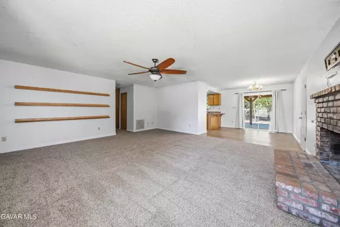 40585 154th St, Lake Los Angeles, CA 93535 photo 3