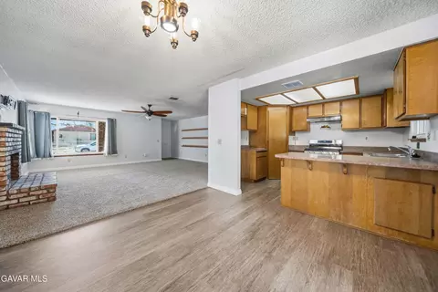 40585 154th St, Lake Los Angeles, CA 93535 photo 8