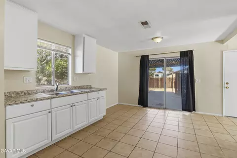 40015 E 172nd St, Palmdale, CA 93591 photo 9