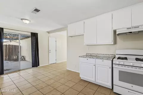 40015 E 172nd St, Palmdale, CA 93591 photo 8