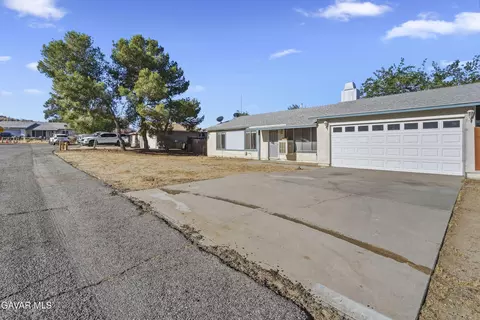 40015 E 172nd St, Palmdale, CA 93591 photo 2