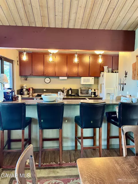Kitchen - 29901 Skyline Dr, Tehachapi, CA 93561 photo 3 of 7