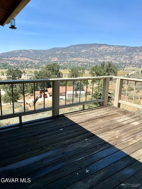 Exterior - 29901 Skyline Dr, Tehachapi, CA 93561 photo 5 of 16