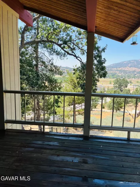 Exterior - 29901 Skyline Dr, Tehachapi, CA 93561 photo 4 of 16