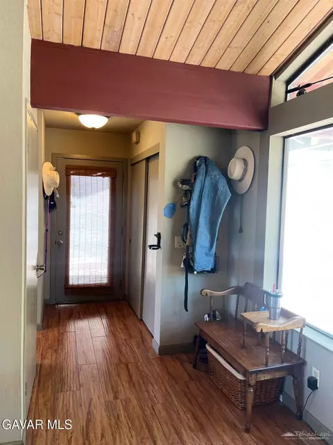 Entry Way - 29901 Skyline Dr, Tehachapi, CA 93561 photo 1 of 2