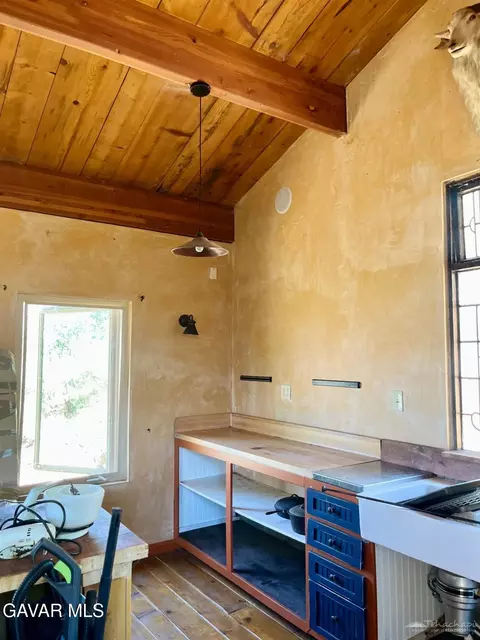 Kitchen - 29901 Skyline Dr, Tehachapi, CA 93561 photo 7 of 7
