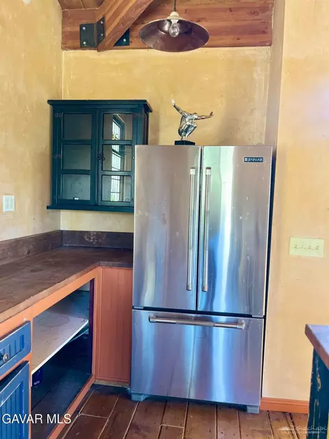 Kitchen - 29901 Skyline Dr, Tehachapi, CA 93561 photo 5 of 7