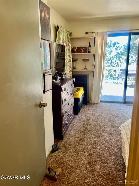 Bedroom - 29901 Skyline Dr, Tehachapi, CA 93561 photo 3 of 7