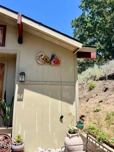 Exterior - 29901 Skyline Dr, Tehachapi, CA 93561 photo 9 of 16