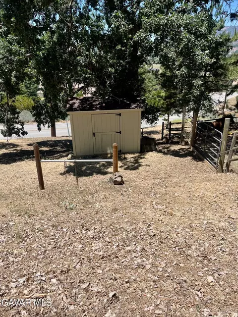Exterior - 29901 Skyline Dr, Tehachapi, CA 93561 photo 15 of 16