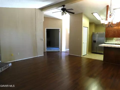 Living - 14306 Dover Dr, Mojave, CA 93501 photo 3 of 4