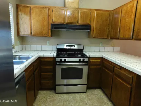 Kitchen - 14306 Dover Dr, Mojave, CA 93501 photo 2 of 2