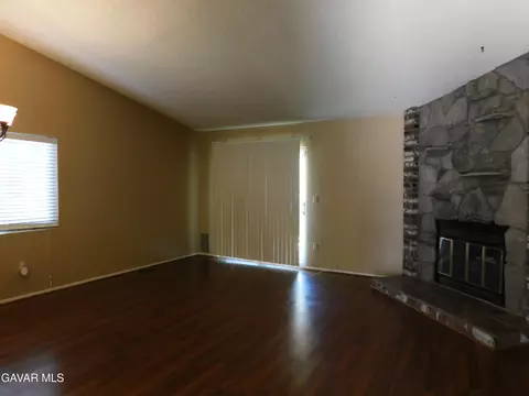 Living - 14306 Dover Dr, Mojave, CA 93501 photo 2 of 4