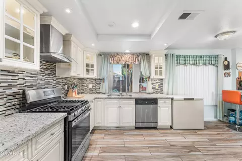 Kitchen - 37704 49th St, Palmdale, CA 93552 photo 6 of 10