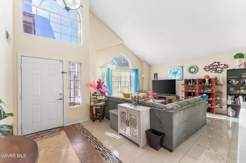 Entry Way - 37704 49th St, Palmdale, CA 93552 photo 3 of 4