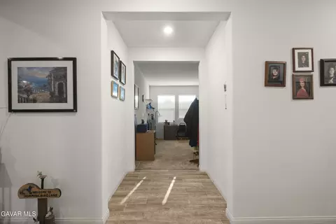 Entry Way - 6320 Oldfield St, Lancaster, CA 93536 photo 4 of 5